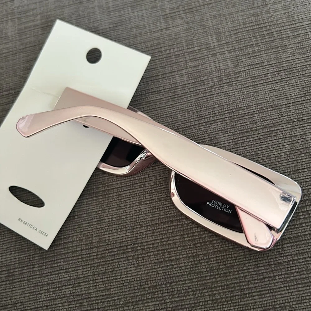 URBAN OUTFITTERS UO Essential Chunky Frame Rectangle Sunglasses NWT